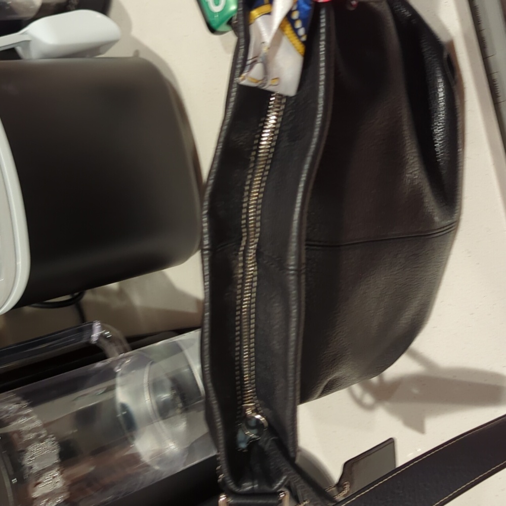 Elegant Black Leather Women's Bag - Picture 6 of 9